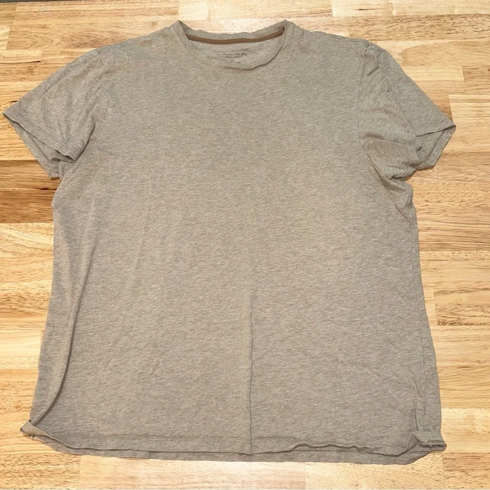 Banana Republic Fitted Crew Brown Cotton Tee XL – Your New Go-To Staple!